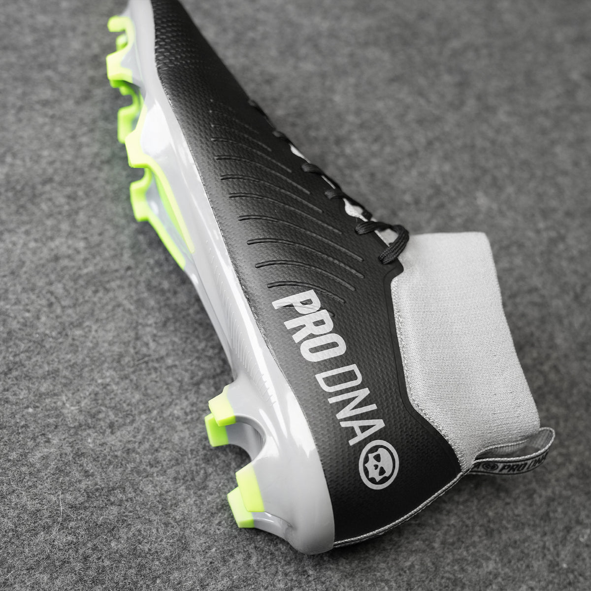 PRO DNA™ TOURNAMENT PRO CLEATS