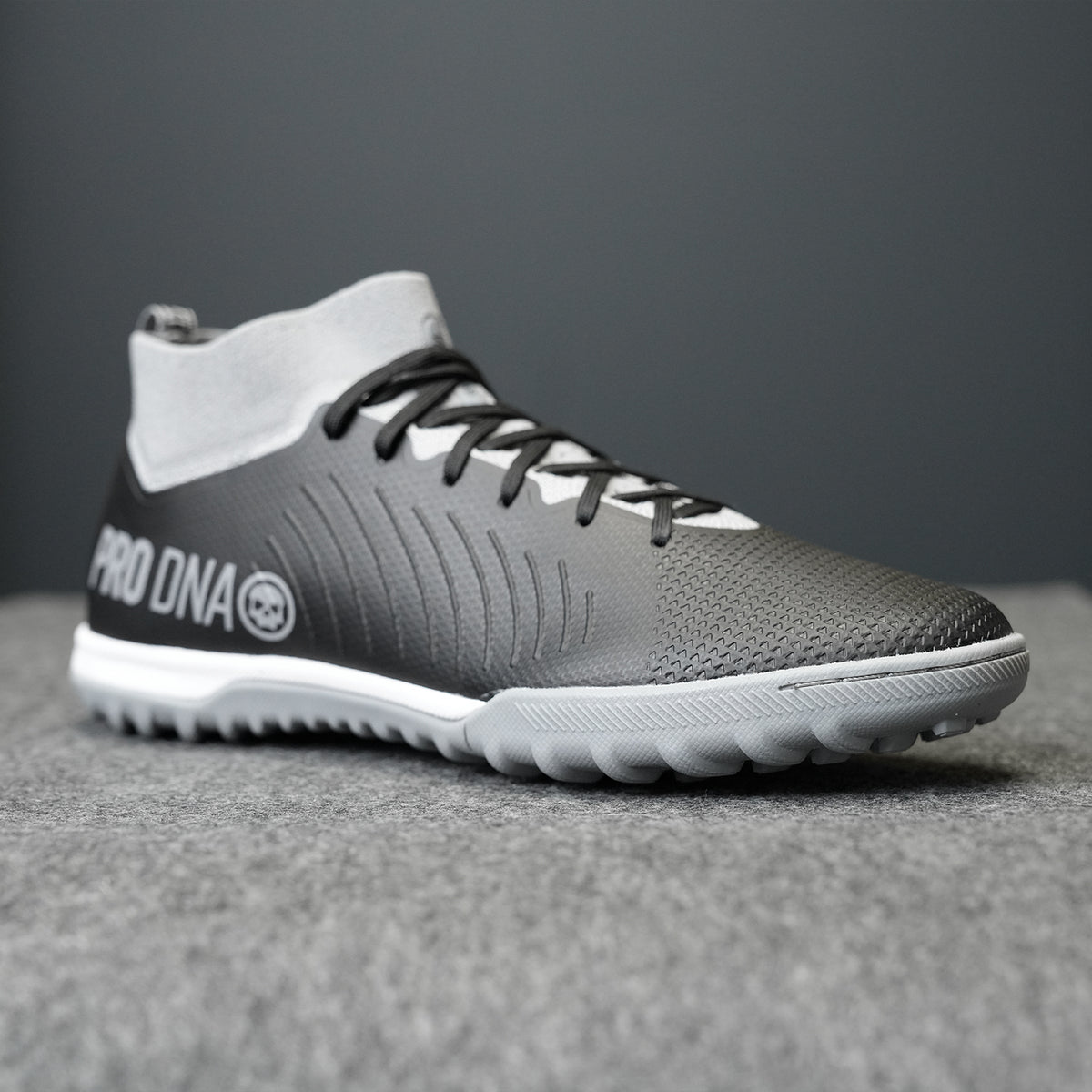 PRO DNA™ TRAINING DIVISION TURF CLEATS